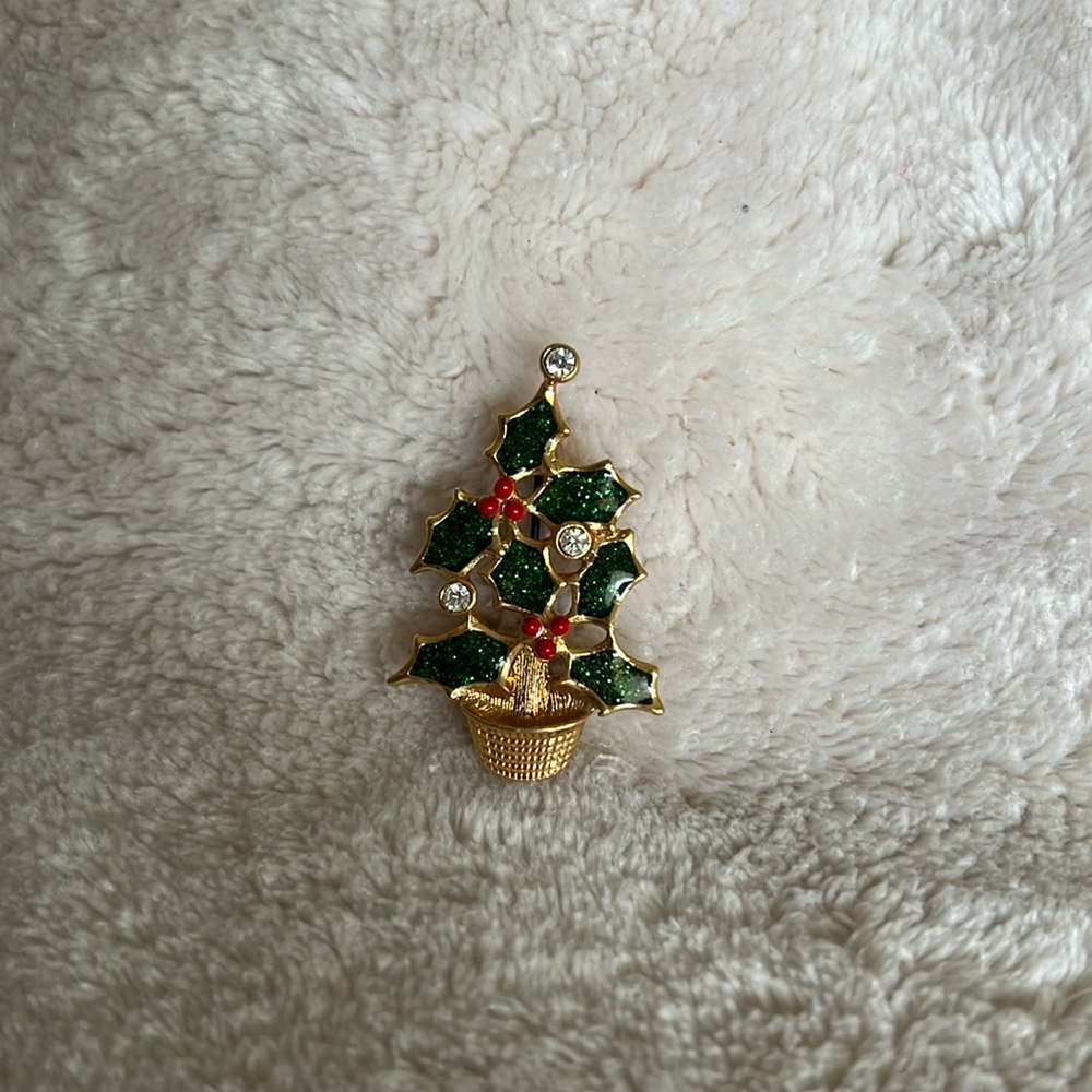 Vintage Avon NR Holly Berry Christmas Tree Holiday Enamel Brooch Pin Rhinestones